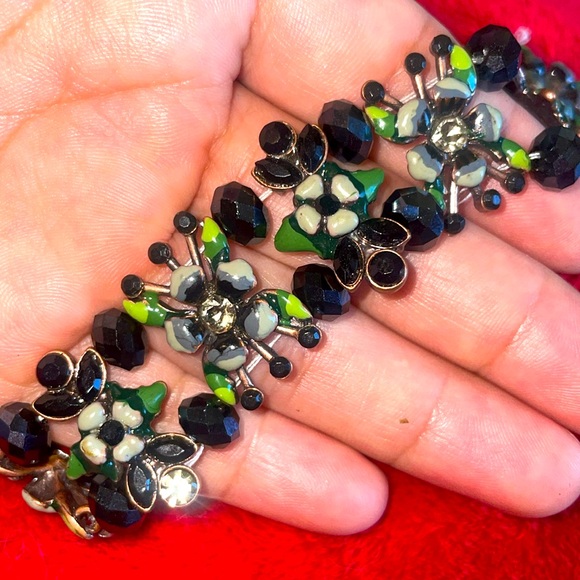 Handmade Jewelry - Beautiful Black and Gray Beaded Jeweled Flower Chunky Statement Stretch Bracelet